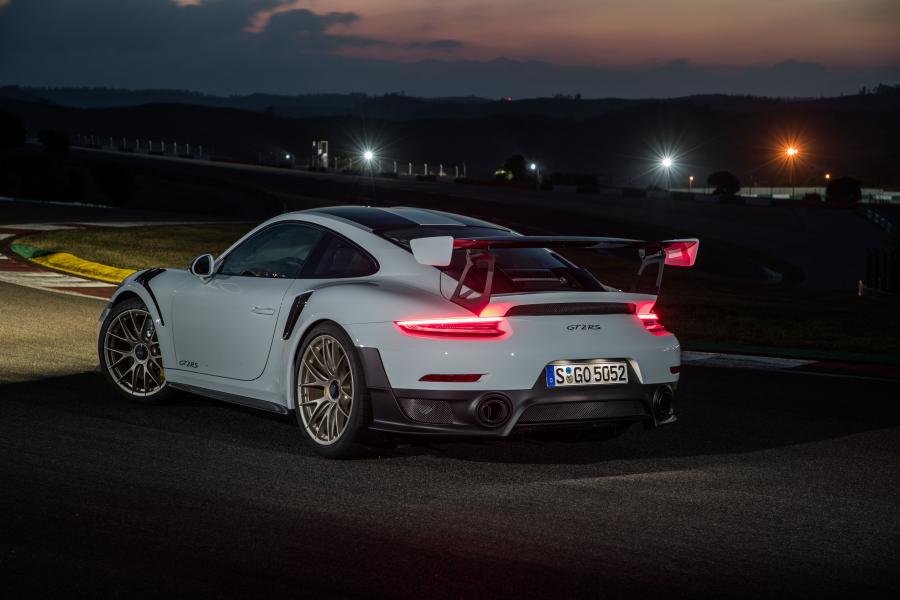  Porsche 911 GT2 RS (991) 2017 года  (WW) (фото 35 из 93)